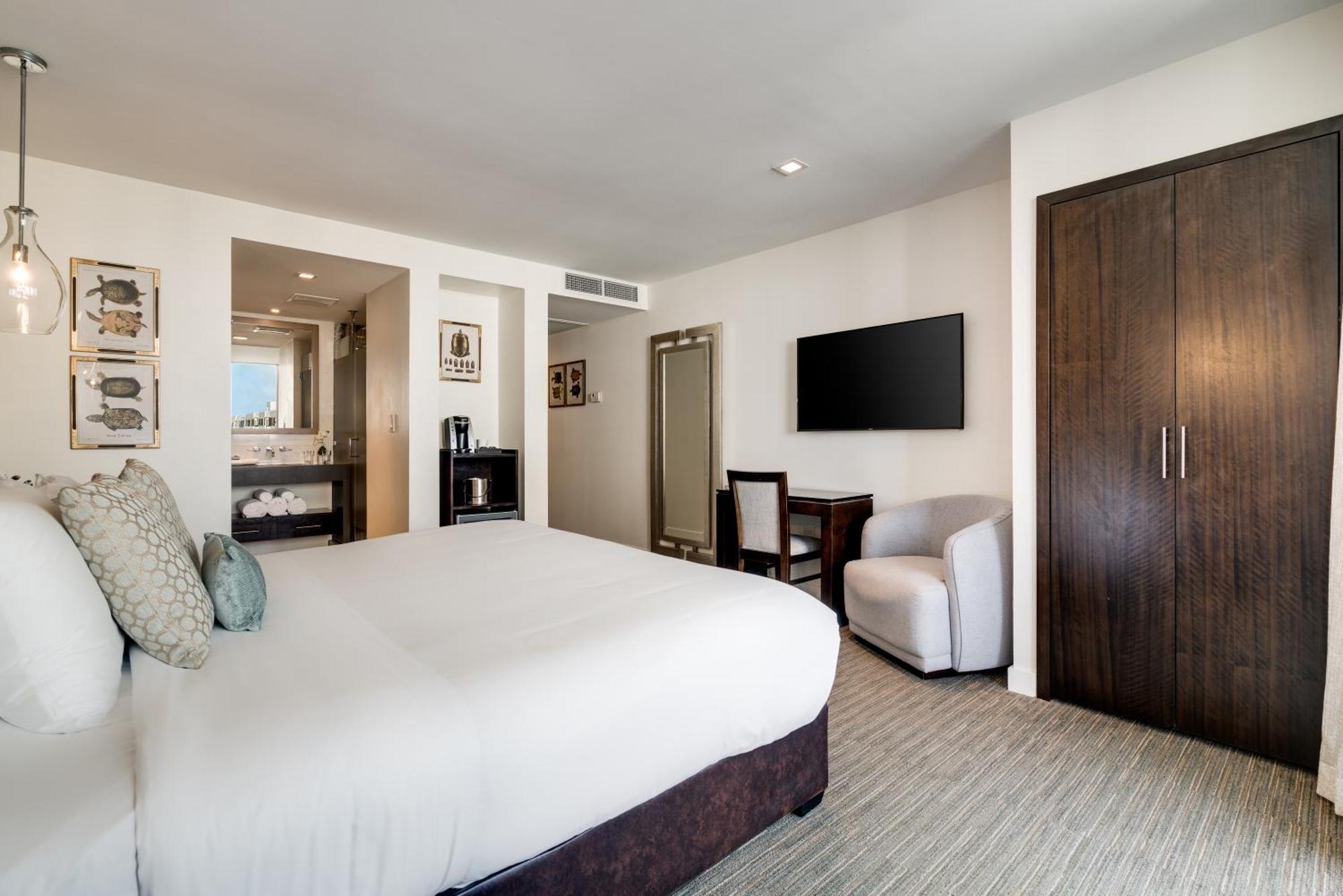 Iberostar Waves Berkeley Shore Miami Beach Room photo