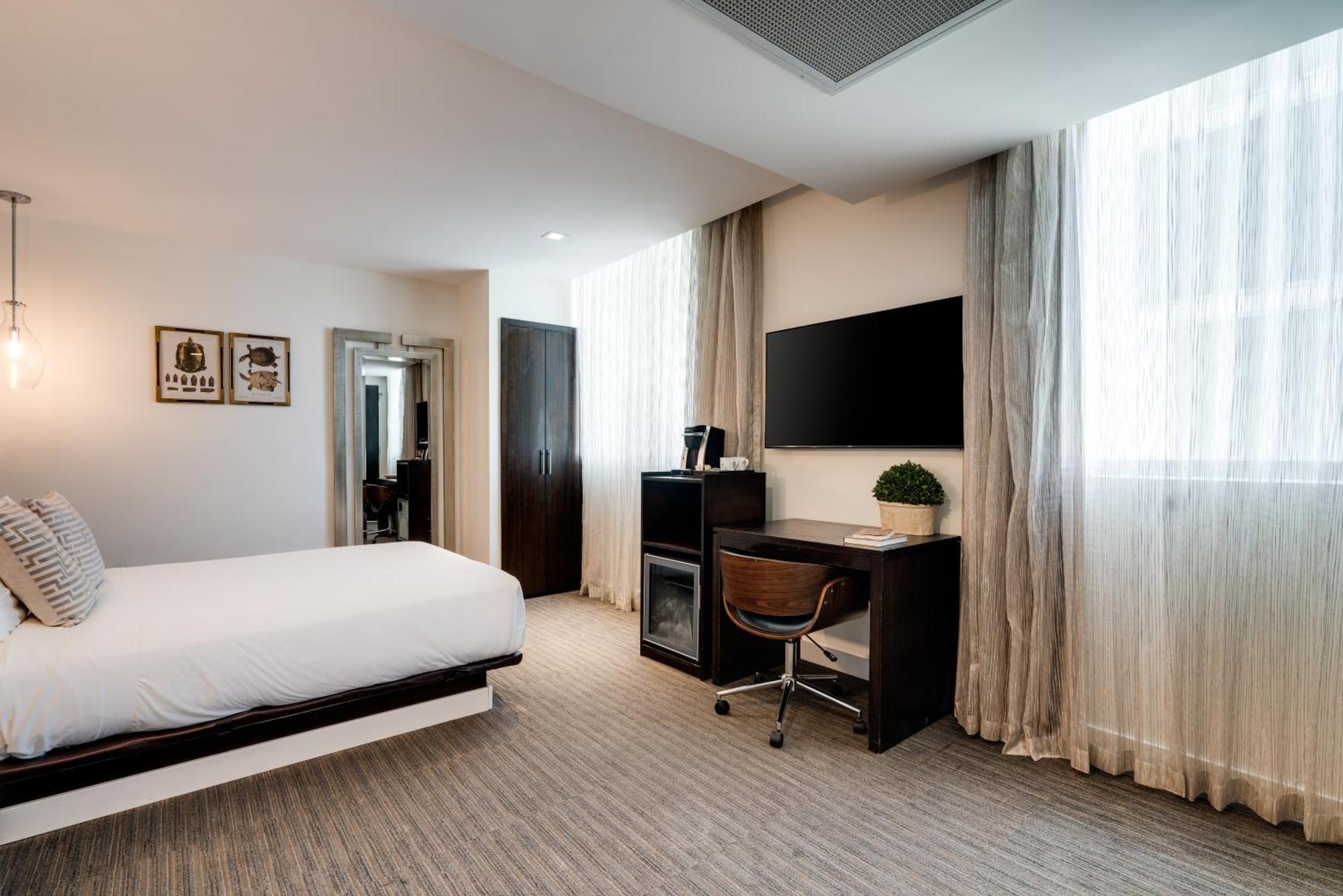 Iberostar Waves Berkeley Shore Miami Beach Room photo