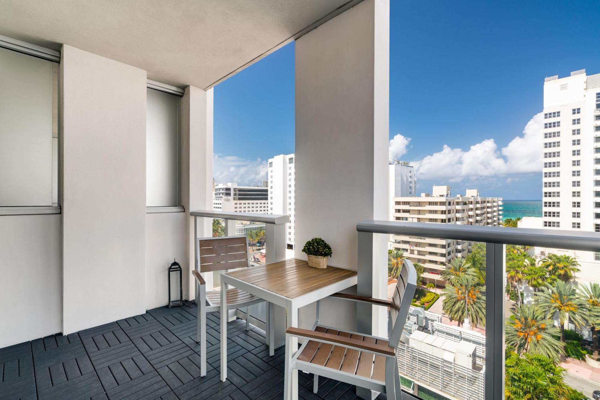 Iberostar Waves Berkeley Shore Miami Beach Exterior photo